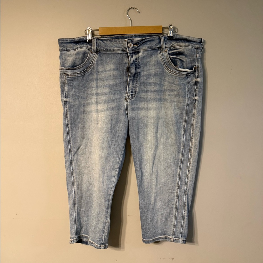 Maurice’s Kancqn -Light Blue Denim Capri Jeans, Super Stretchy and Comfortable!